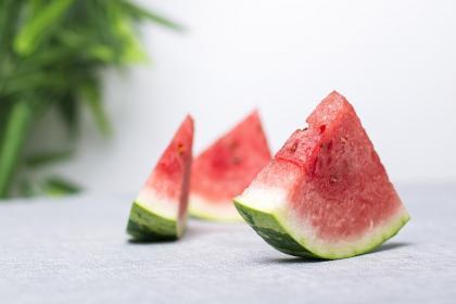梦到吃瓜好吗,揭秘梦境中的甜蜜寓意