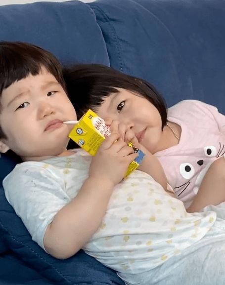 吃瓜姐弟在线爆红,揭秘他们的走红之路