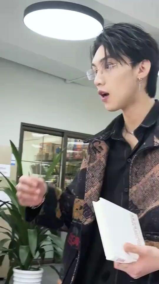 吃瓜陆老师,娱乐圈幕后风云的“瓜王”传奇