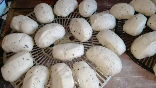 父亲卖瓜吃馒头,卖瓜父亲的自食其力与温馨家庭生活