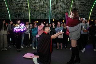 围观吃瓜反转求婚,一场意想不到的爱情盛宴